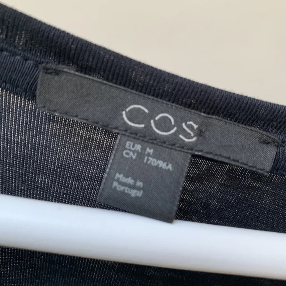COS Black Jersey Top 
Medium
Boxy / Oversized
Asymmetrical hem - Picture 8 of 11